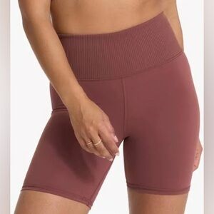 Vuori High-Rise Rib Studio Shorts Rosewood XS Excellent Condition